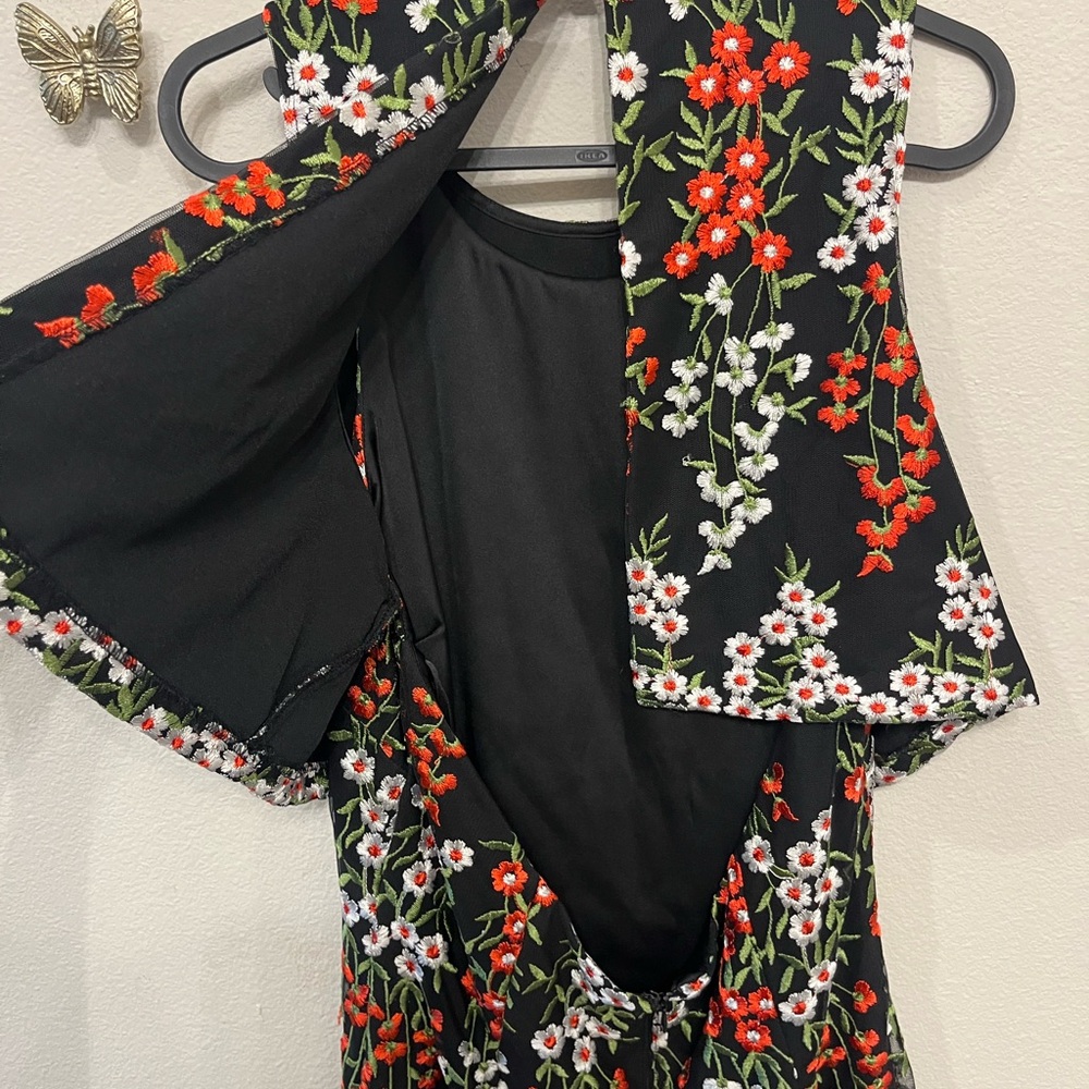 Gianni Bini Black and Red Embroidered Floral Midi Dress Open Back Size 6 - Picture 10 of 10